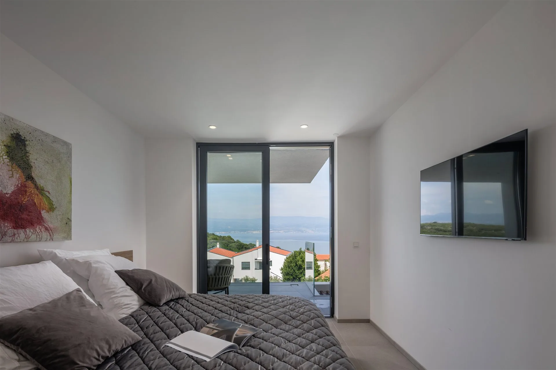 Villa Manatis — en-suite bedroom with sea view