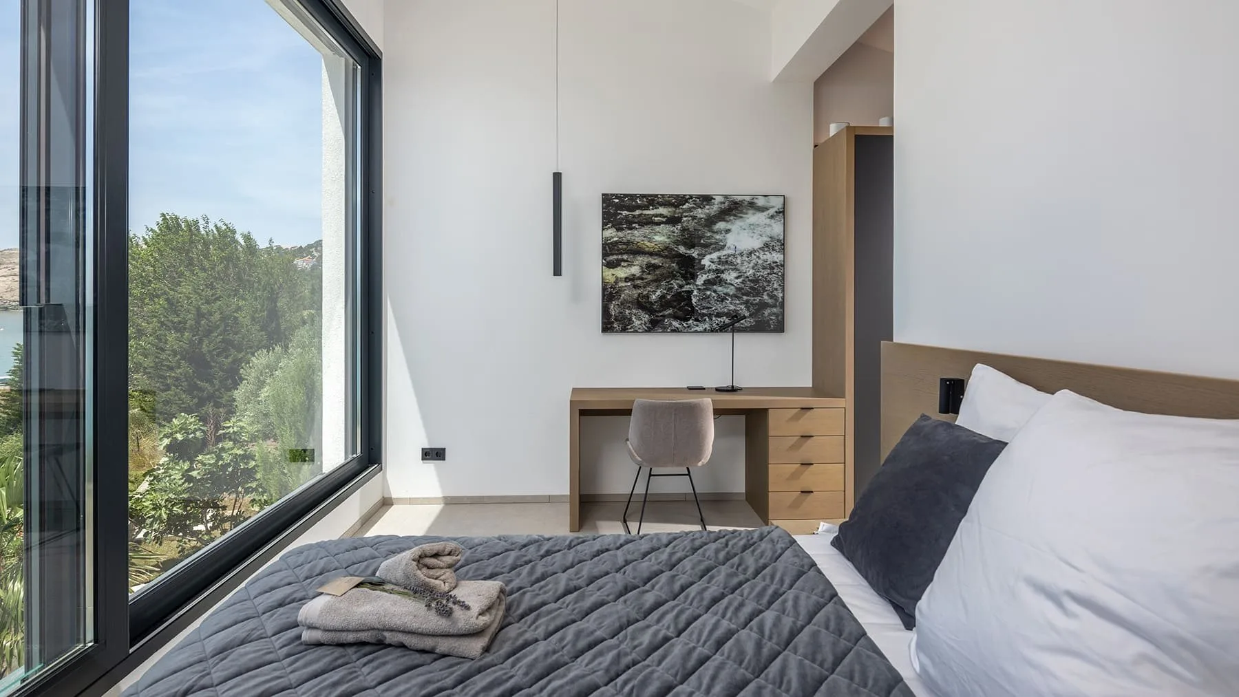 Villa Marim Schlafzimmer 2 mit Holzverkleidung